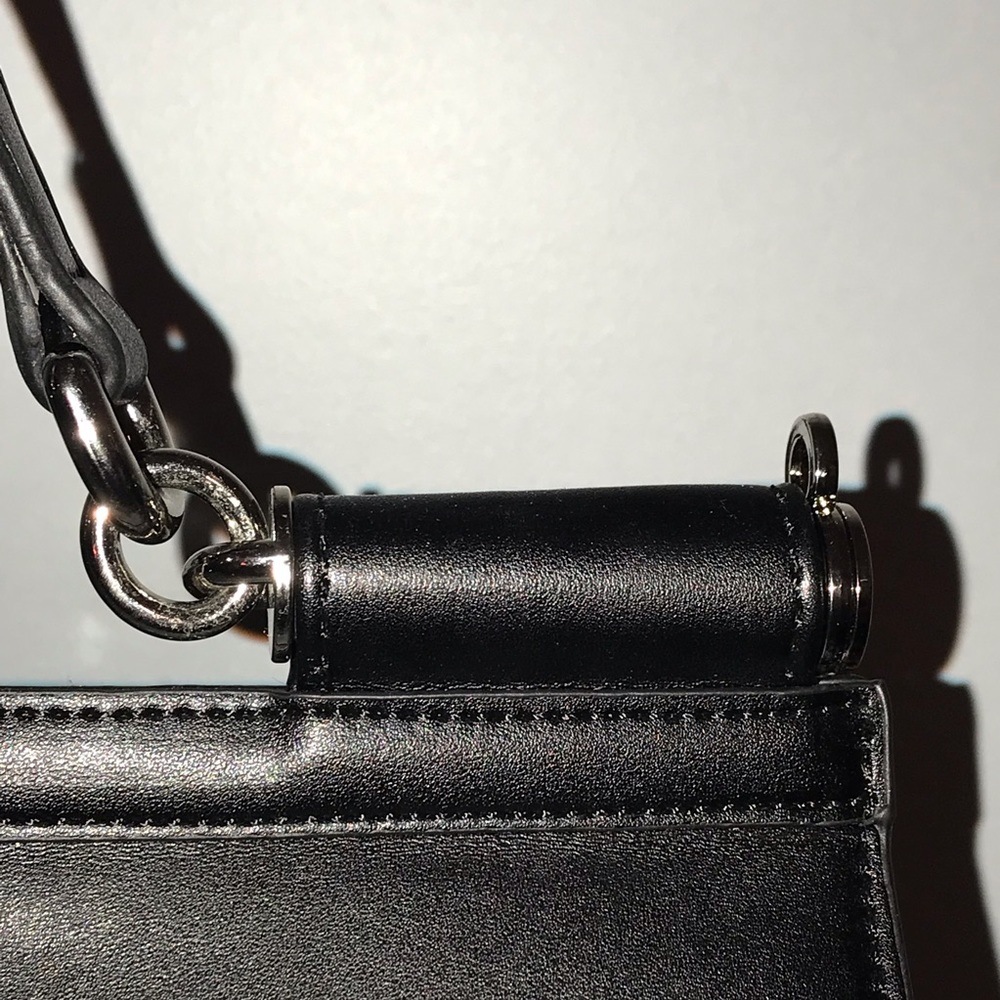 Beautiful Black Handbag - Picture 6 of 8